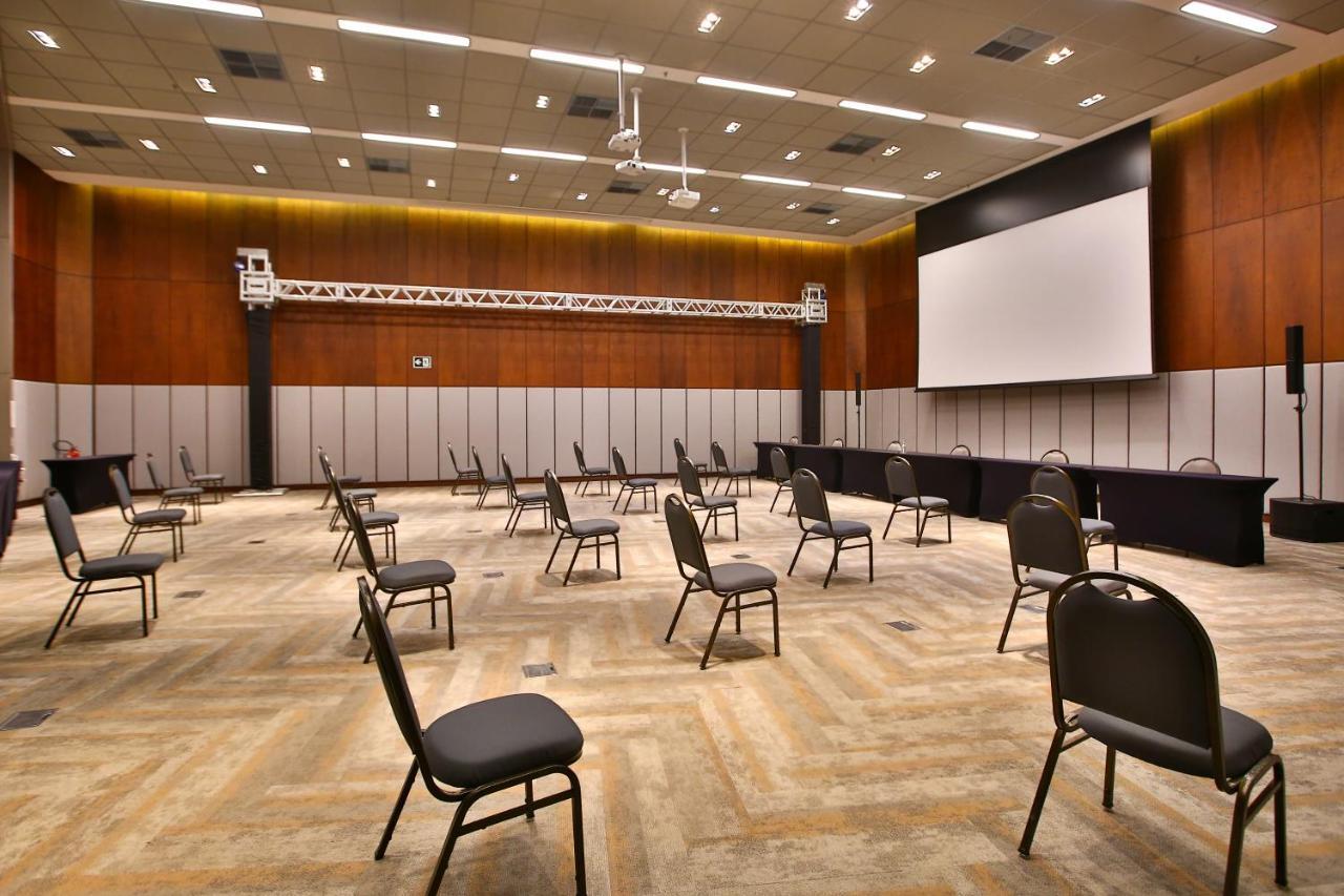 Radisson Vila Olimpia São Paulo Exteriör bild The 2012-built conference room