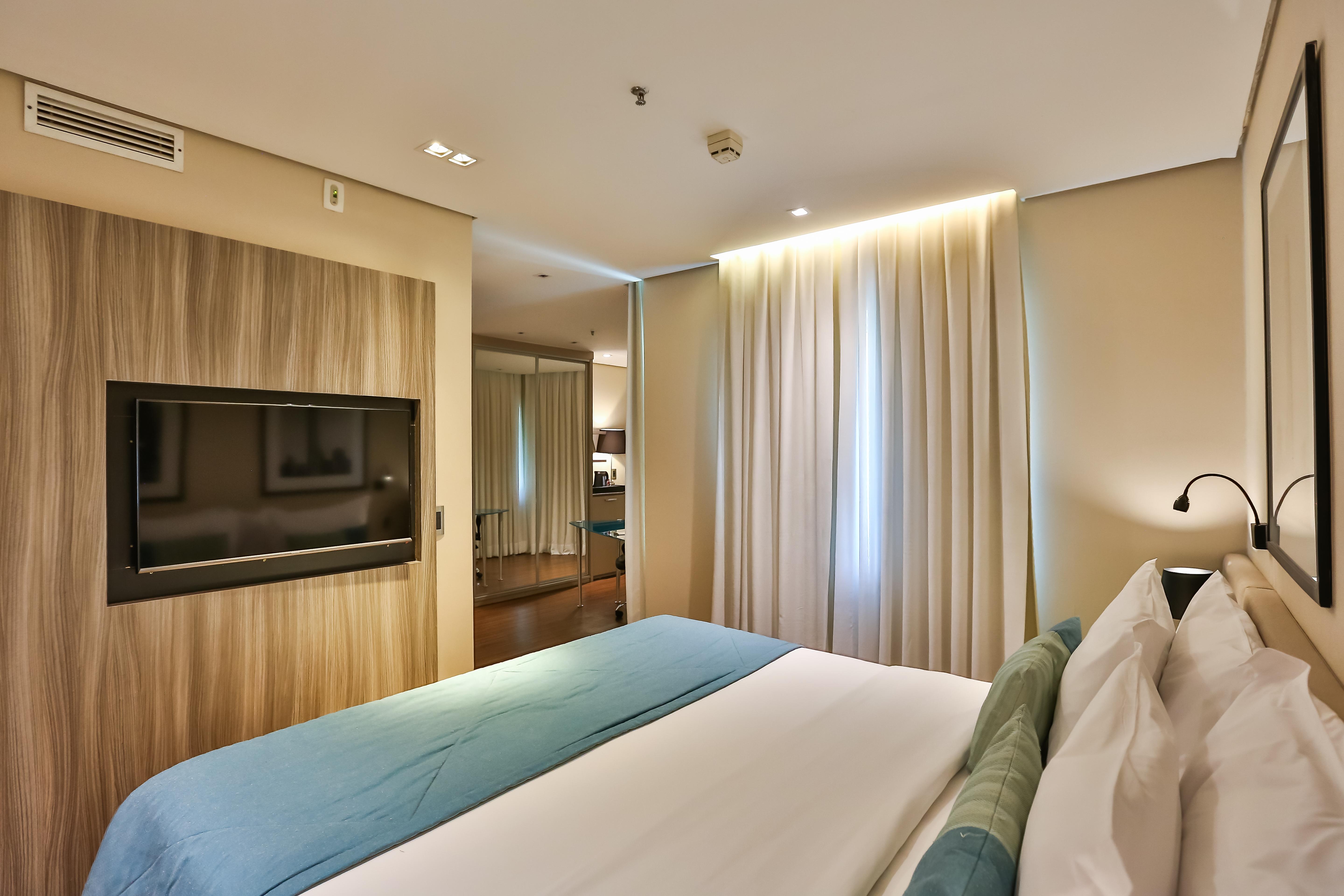 Radisson Vila Olimpia São Paulo Exteriör bild A bedroom at the hotel