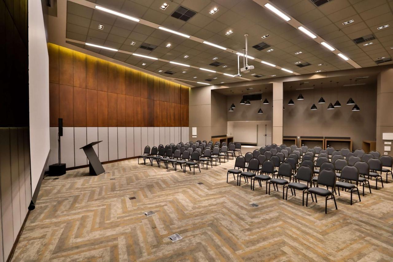 Radisson Vila Olimpia São Paulo Exteriör bild The auditorium of the National Museum of the United States Army
